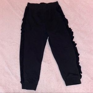 PRETTYLITTLETHING BLACK CAPRI SWEATS WITH SIDE DETAIL